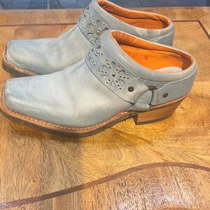 Frye Baby Blue Leather Slip on Western Harness Clogs. Size 8